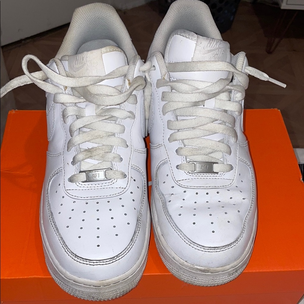 Nike White Air Force 1 Sneakers Classic Design